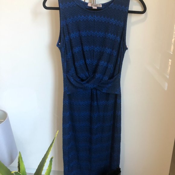 Blue zig-zag dress - Picture 1 of 3